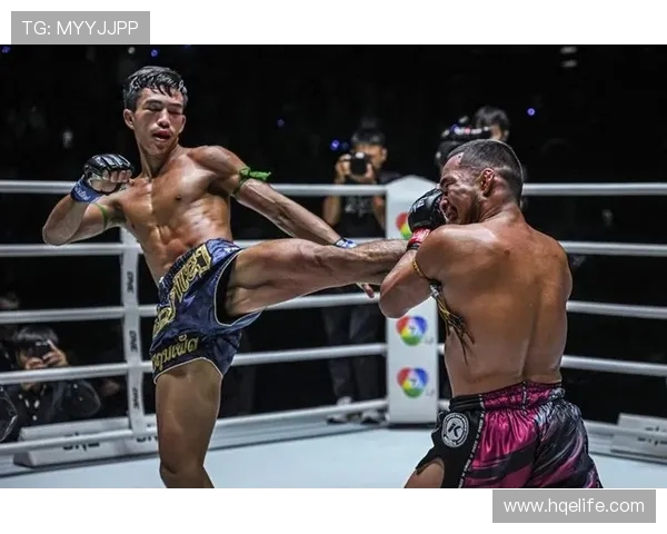 舍身踢两度读秒！苏阿布莱克踢拳首秀震撼 KO 桑阿希提